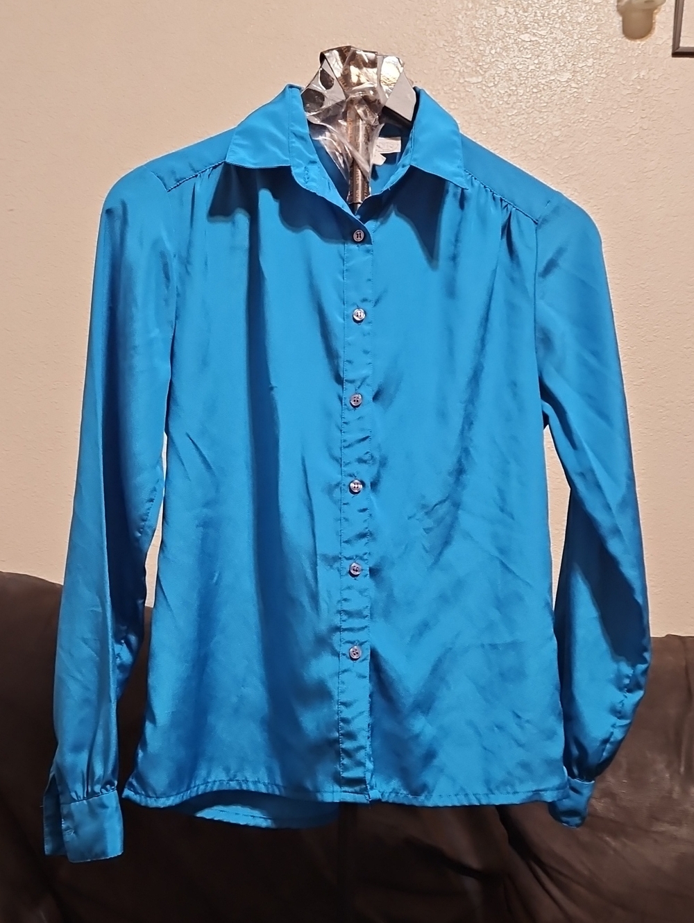 Women's Long-Sleeve Button-Down Shirt in Bright Blue